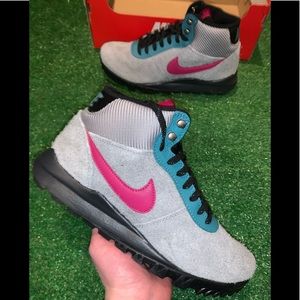 Nike Hoodland Boots